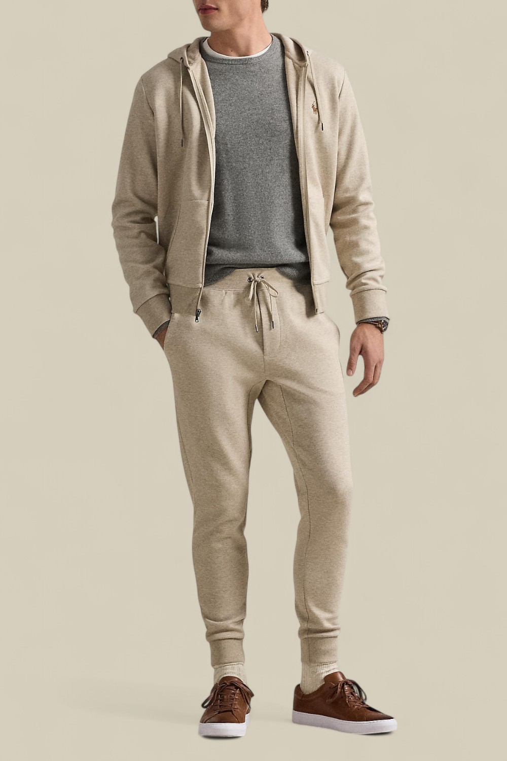 תמונת כל הלוק של מכנסי ג'וג סלים פיט